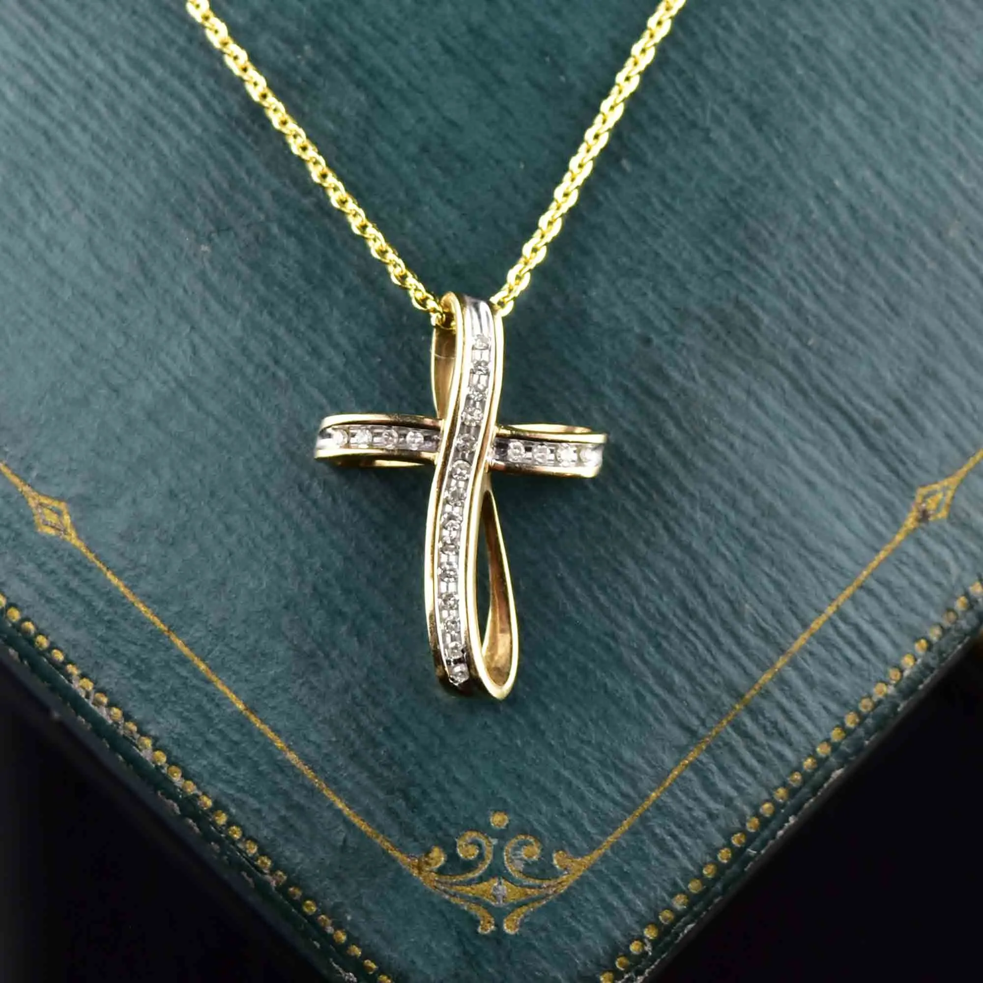 10K Gold Diamond Cross Pendant Necklace