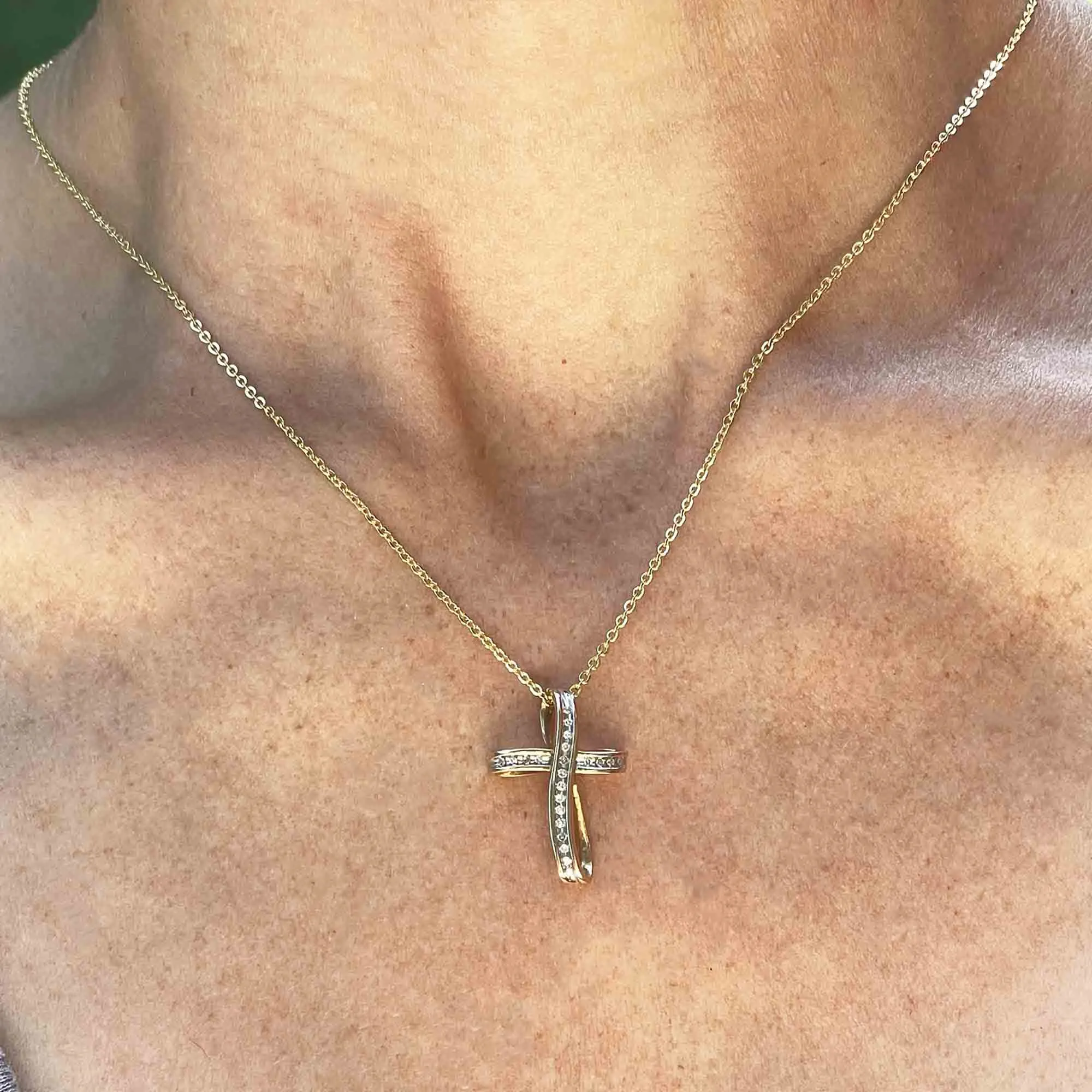 10K Gold Diamond Cross Pendant Necklace