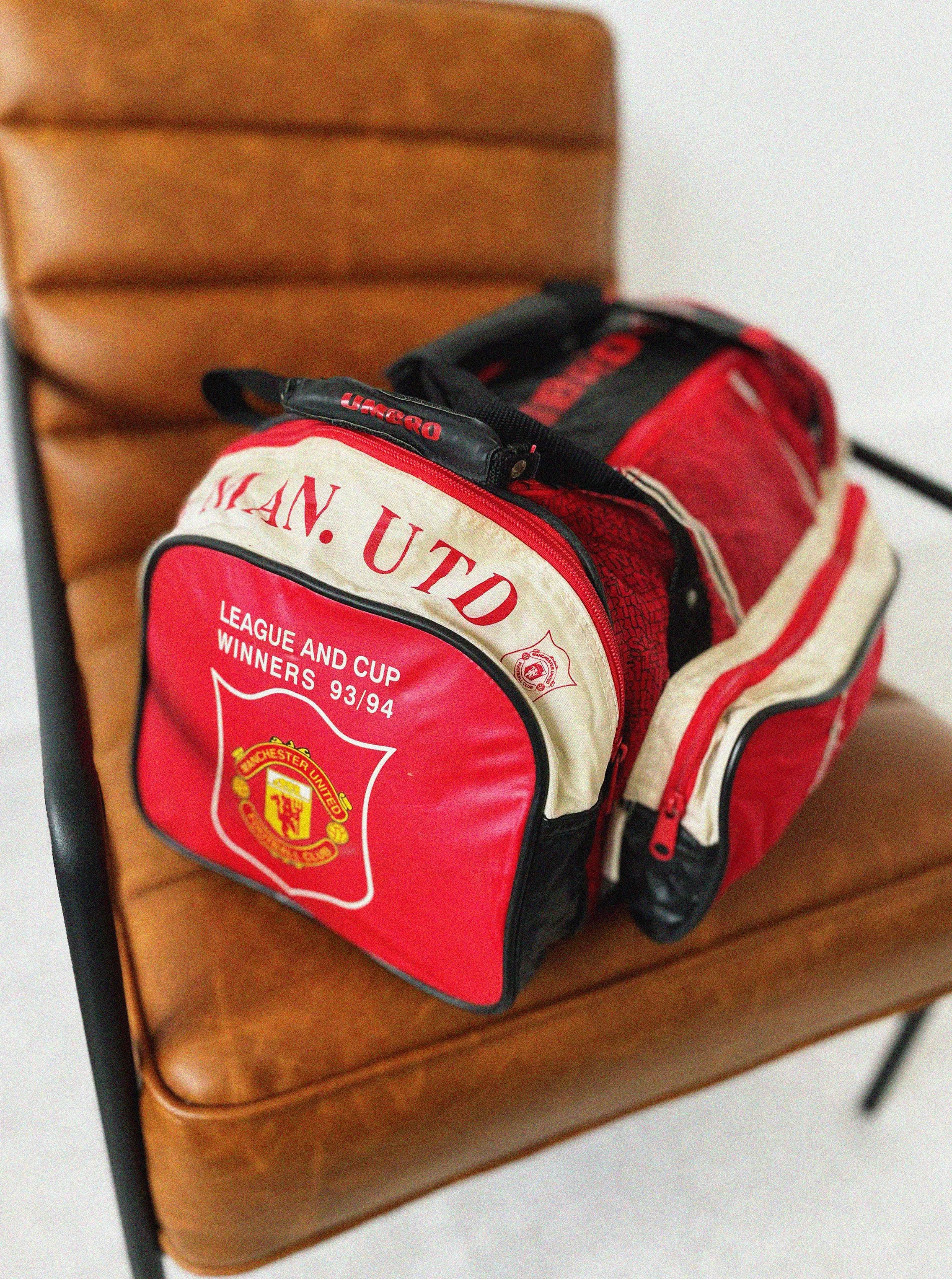 1993/94 MANCHESTER UNITED DUFFLE BAG UMBRO