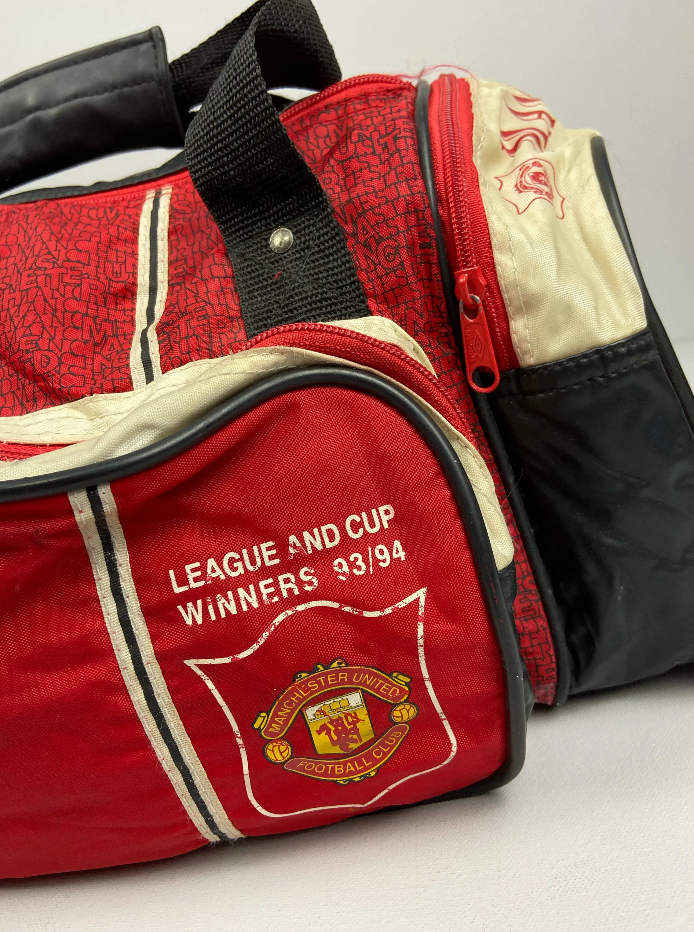 1993/94 MANCHESTER UNITED DUFFLE BAG UMBRO