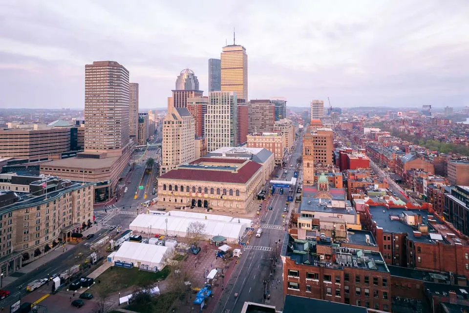 BOSTON SKYLINE DURING BOSTON MARATHON 2023