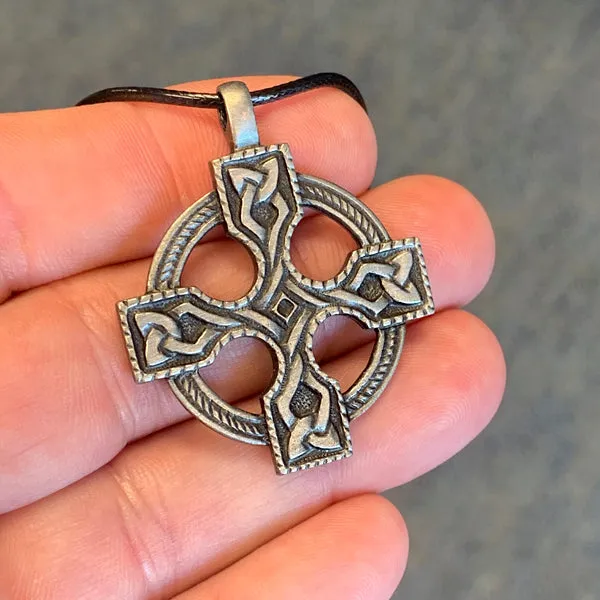 Circular Celtic Cross Necklace - Pewter