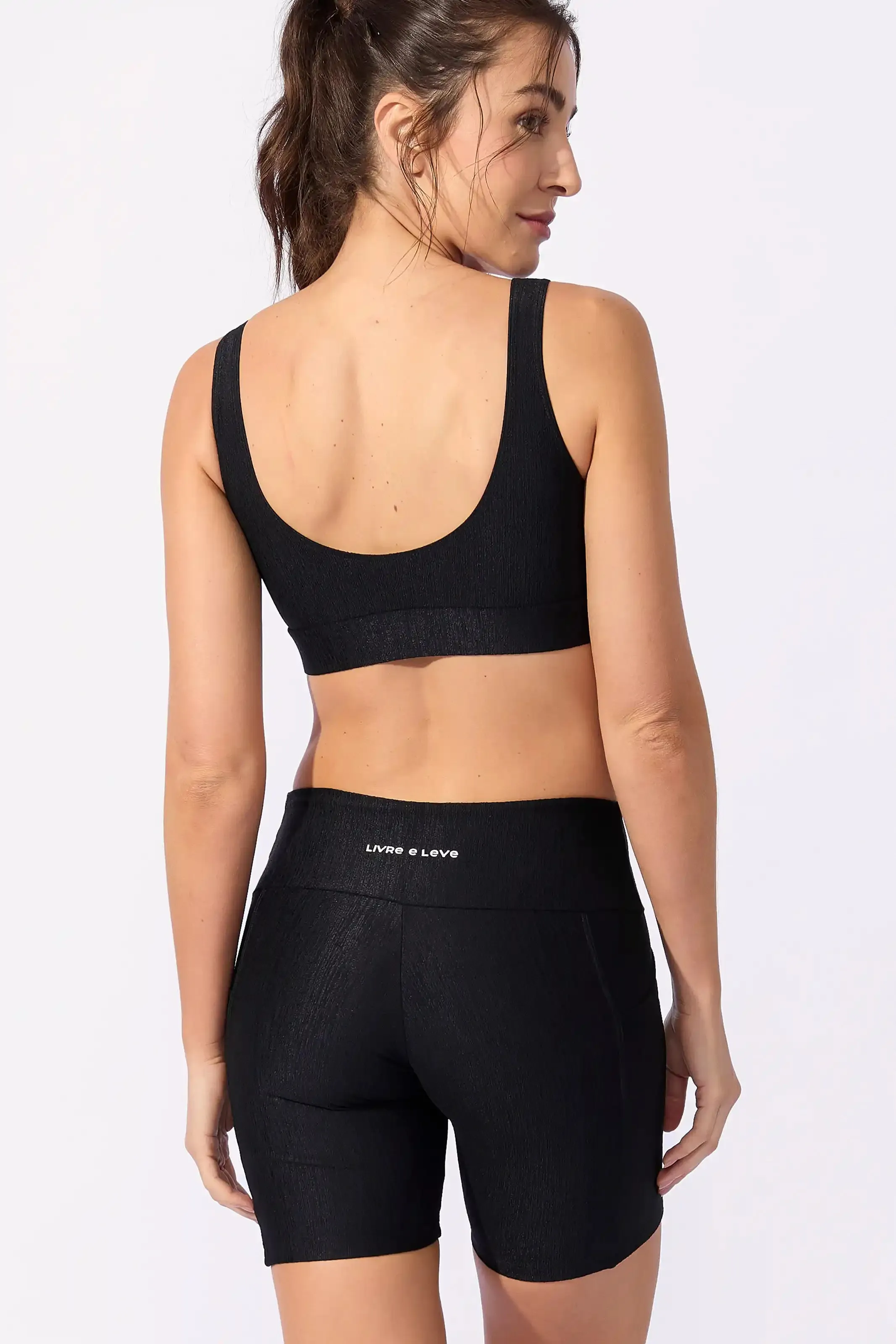 Conjunto Fitness Bermuda com Bolso Texturizado Preto